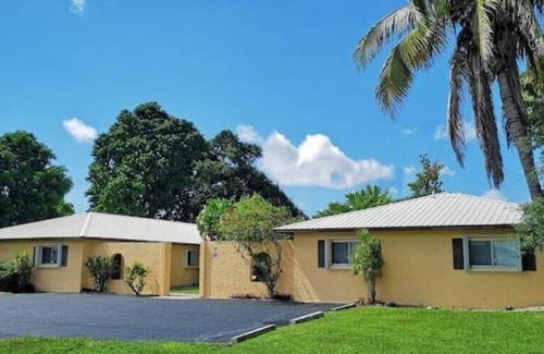 Fort Myers Apartment | Pet-Friendly Retreat with Pool and Breakfast Awaits You