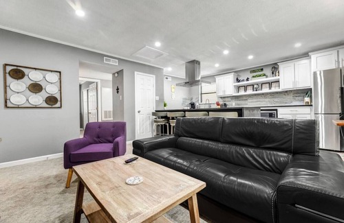 College Station Apartment | Pet-Friendly Retreat: 2 Bedrooms Near A&M with King Beds