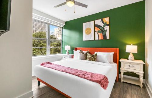 Central Business District Apartment | Discover Elegance: 4-Bedroom Condo in New Orleans