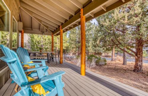 RiverWild House | Inviting Big Eddy: 4-Star Bliss with Pool & Breakfast