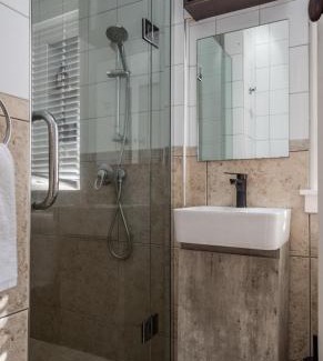 Papatoetoe Villa | Spacious 9 BR Family House - Perfect for Your Getaway