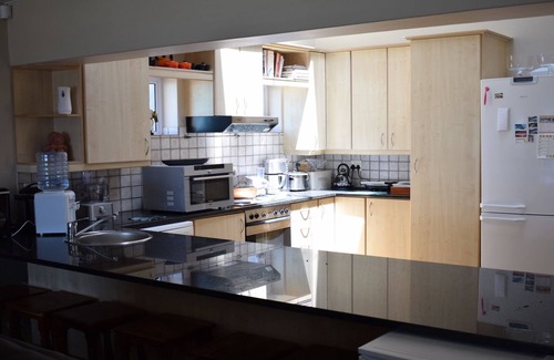 Wavecrest House | Modern Family Retreat with Spa and Hot Tub in JBay