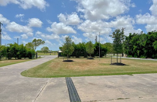 Matagorda House | Outstanding Big Fish Lodge: Oceanfront Retreat with Breakfast