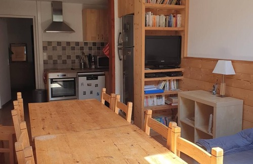 Abries Apartment | Family-Friendly BIG FLAT with Pool & Kitchen in Abries