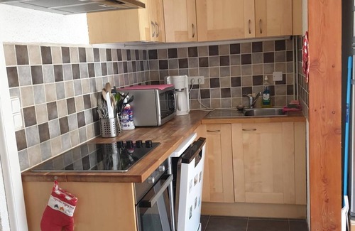 Abries Apartment | Family-Friendly BIG FLAT with Pool & Kitchen in Abries