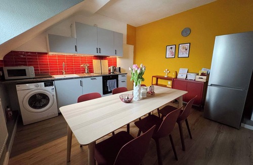 Laar Apartment | Modern Flat with Free Parking and Pet-Friendly Amenities
