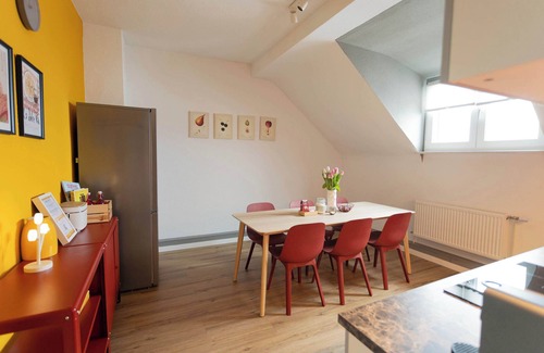 Laar Apartment | Modern Flat with Free Parking and Pet-Friendly Amenities