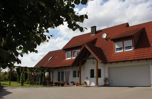 Mellrichstadt Apartment | Spacious Flat with Breathtaking Ocean Views & Pool Access