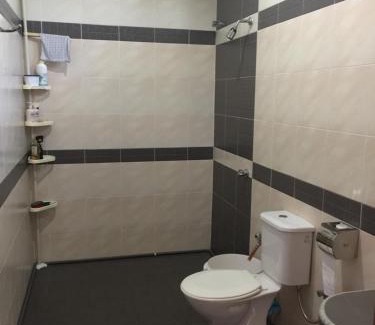 Pengkalan Baharu House | Family-Friendly Big Garden Homestay with Pet Access