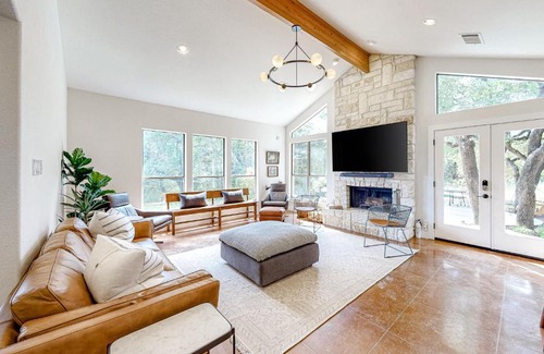 Apache Shores House | Big Horn Retreat: Family-Friendly Stay with Pool & Hot Tub
