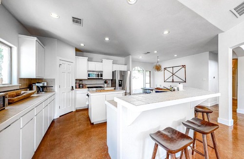 Apache Shores House | Big Horn Retreat: Family-Friendly Stay with Pool & Hot Tub
