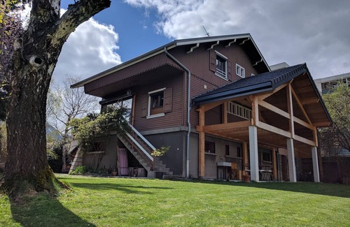 Saint-Jean-de-Maurienne House | Inviting Big House Chalet with Garden and Pool Access