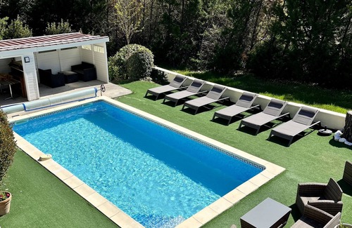Mormoiron House | Experience a Warmed Pool and Ocean Views in Provence