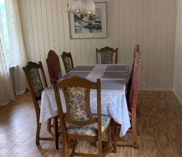 Flakstad House | Inviting Retreat in Beautiful Napp, Lofoten - Family Friendly