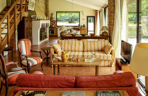 Saverdun House | Exceptional BIG HOUSE LIGHT: Pool, Spa & Family-Friendly