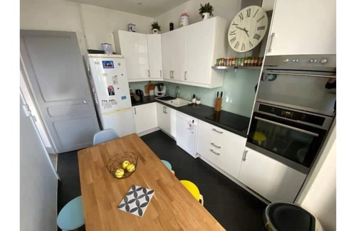 Miroir - Batignolles House | Convenient Stay Near Train Station with Free Transport Tickets