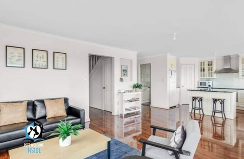 Encounter Bay House | Oceanfront Big House with Views and Pop Culture Vibe