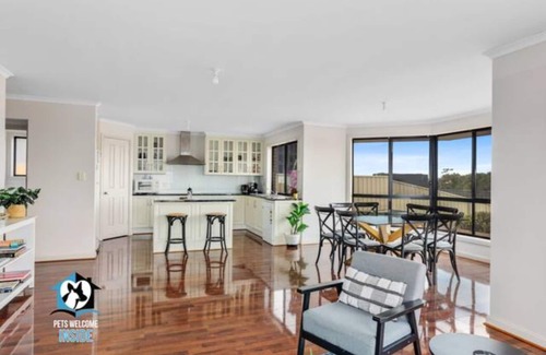 Encounter Bay House | Oceanfront Big House with Views and Pop Culture Vibe