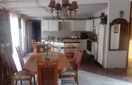 San Fernando House | Ideal Stay Near Papas n Beer - Big House Awaits You