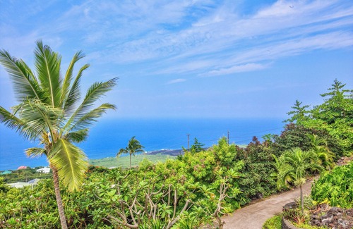 Kona Paradise House | Oceanfront Escape: Guest Rated 9.8 at Big Island Paradise