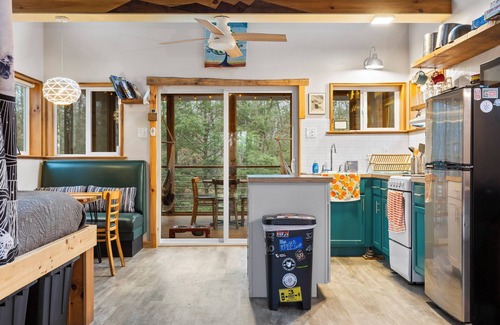 Rogers Cabin | Big Leaf: Family-Friendly Getaway with Kitchen Amenities