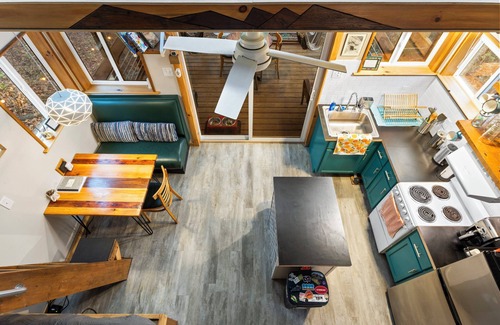 Rogers Cabin | Big Leaf: Family-Friendly Getaway with Kitchen Amenities