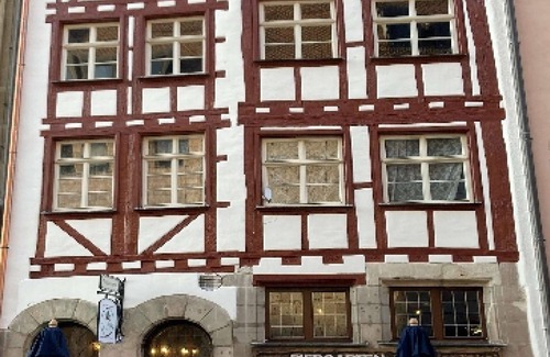 Nuremberg Old Town Apartment | Family-Friendly Big Living Suite Kaiser Karl with Kitchen