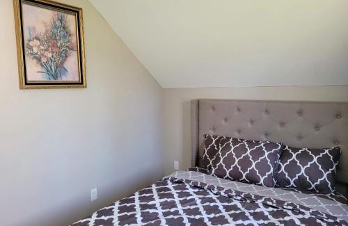 West Seneca House | Spacious New Home with Ample Parking for Families & Pets