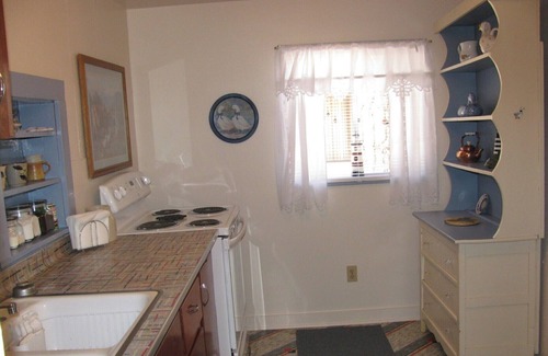 Beulah Cabin | Big Pine Cabin: Family-Friendly Retreat with Kitchen Access