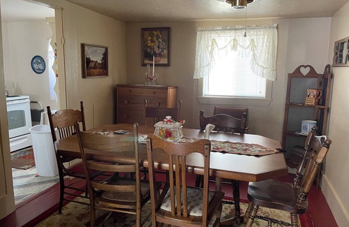 Beulah Cabin | Big Pine Cabin: Family-Friendly Retreat with Kitchen Access