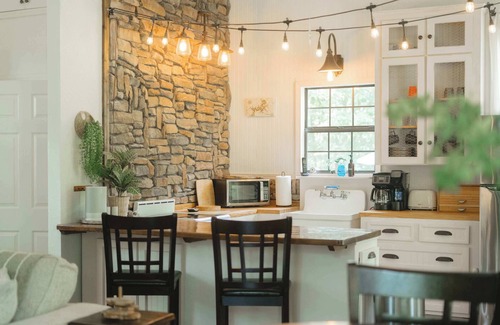 Rogers Cottage | Unwind at Big Pine Holler Cabin with Hot Tub & Spa