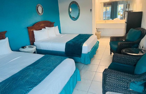 Big Pine Key Hotel | Family-Friendly Retreat at Big Pine Key Motel with Dining