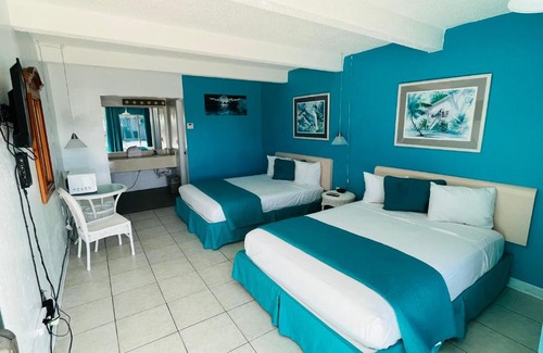 Big Pine Key Hotel | Family-Friendly Retreat at Big Pine Key Motel with Dining
