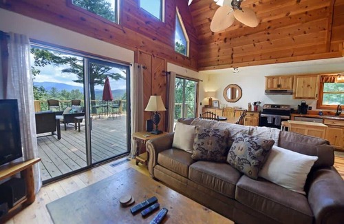 Choestoe Cabin | Big Pine - Mountain View Retreat with Hot Tub & Pet Friendly