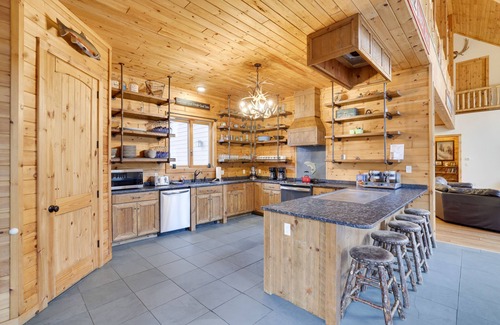 Tannersville House | Discover BIG POCONO LODGE: Largest Home @ Camelback Resort