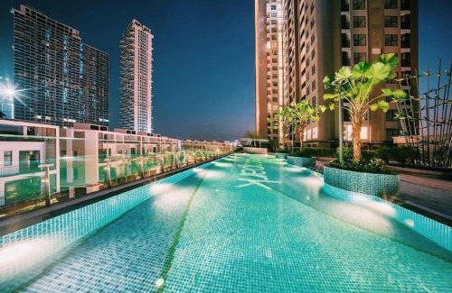 Van Giang Apartment | Scenic River View Apartment with Pool & Breakfast Included
