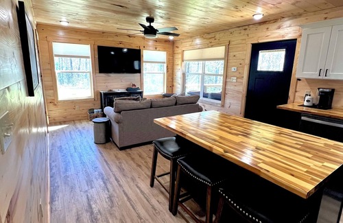 Oneida Cabin | Unforgettable Sunset Views at Big Ridge Road Hotel