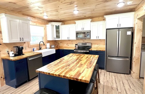 Oneida Cabin | Unforgettable Sunset Views at Big Ridge Road Hotel