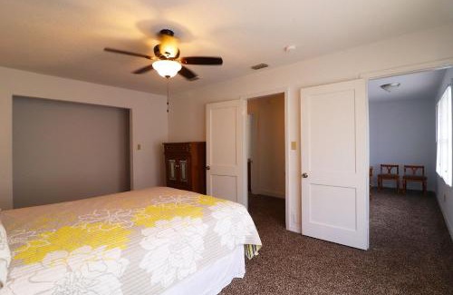 Astor Hotel | Relaxing Retreat at Big River Marina & Lodge with Hot Tub