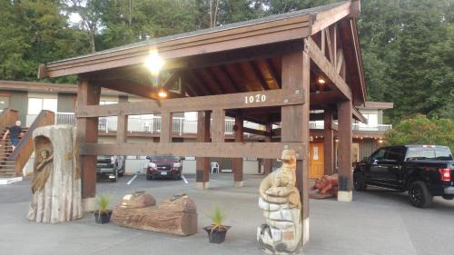 Campbell River Hotel | Family-Friendly Stay at Big Rock Motel - Rated 7.8/10