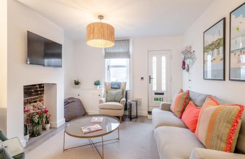Lowestoft House | Discover Big Skies: Family-Friendly Retreat Awaits!