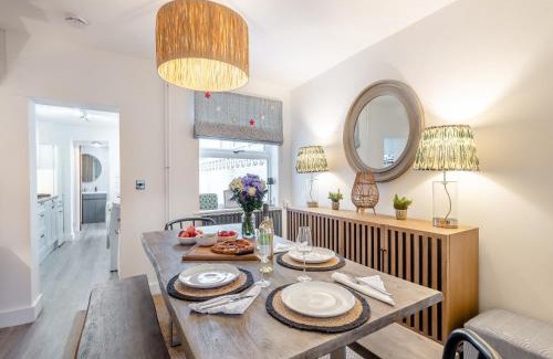 Lowestoft House | Discover Big Skies: Family-Friendly Retreat Awaits!