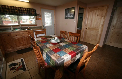 West Yellowstone House | Guest Rated 10/10 - Big Sky Escape in West Yellowstone
