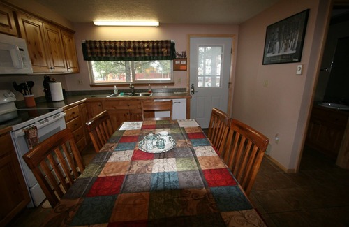 West Yellowstone House | Guest Rated 10/10 - Big Sky Escape in West Yellowstone
