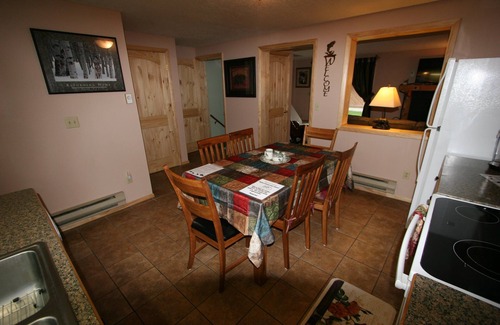 West Yellowstone House | Guest Rated 10/10 - Big Sky Escape in West Yellowstone