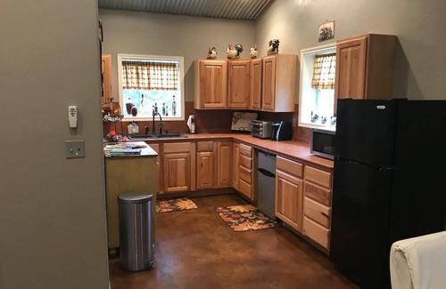 Doss House | Big Sky Guest House - Sleep Under the Stars in Fredericksburg