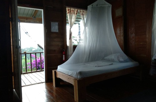 Crochu House | Budget-Friendly Big Sky Lodge: Family Amenities Await!