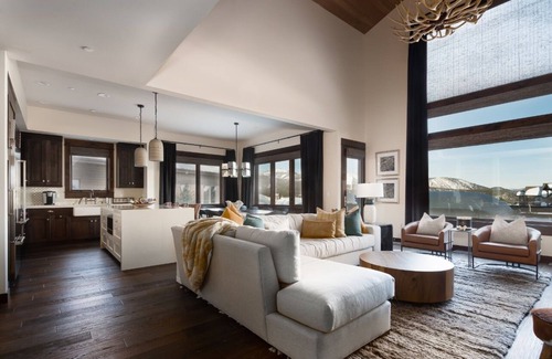 Gallatin Gateway House | Perfect Lodgeside 4A Villa: Pet-Friendly with Pool & Spa
