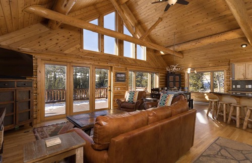 Big Sky House | Discover MVC Cardinal Sanctuary: Top-Rated Family Retreat