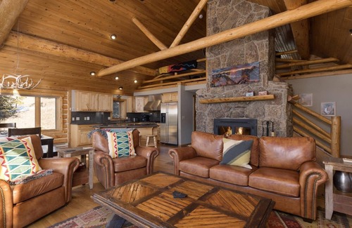 Big Sky House | Discover MVC Cardinal Sanctuary: Top-Rated Family Retreat